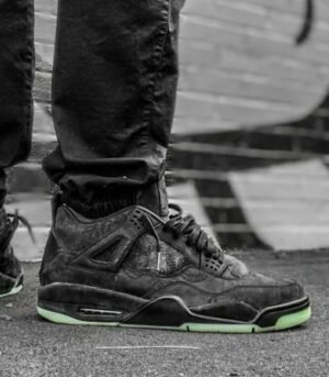 Air Jordan 4 Retro Kaws Black