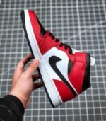 Air-Jordan-1-Mid-Chicago-Toe-554724-069-3.jpg