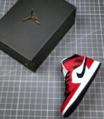 Air-Jordan-1-Mid-Chicago-Toe-554724-069-4.jpg