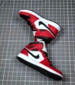Air-Jordan-1-Mid-Chicago-Toe-554724-069-6.jpg