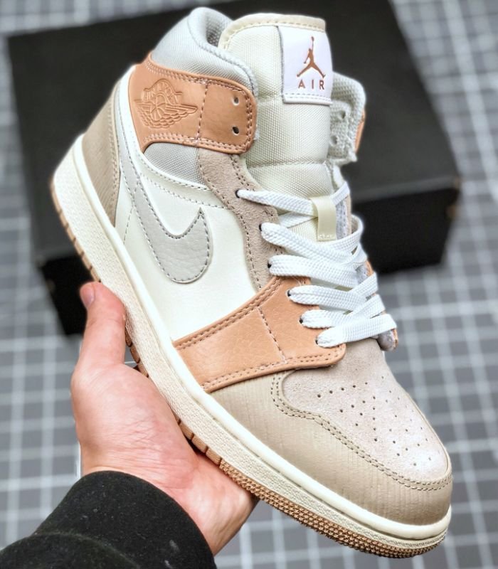 Air-Jordan-1-Mid-Milan-CV3044-100-2.jpg