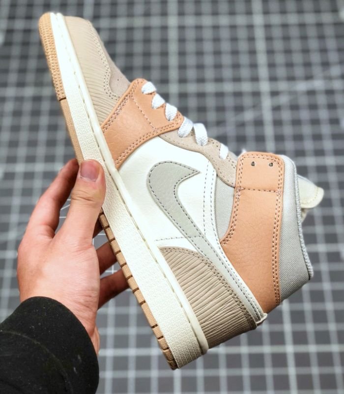 Air-Jordan-1-Mid-Milan-CV3044-100-3.jpg