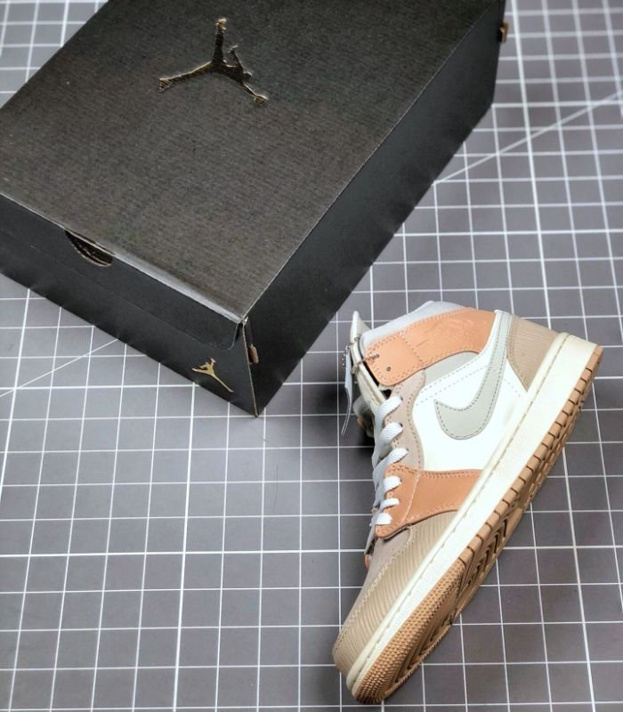 Air-Jordan-1-Mid-Milan-CV3044-100-4.jpg