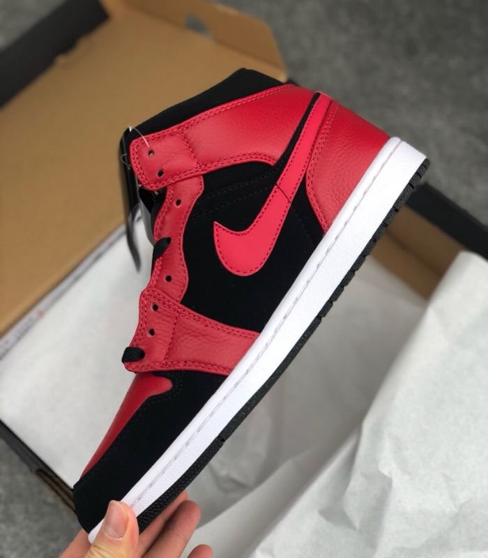 Air-Jordan-1-Mid-Reverse-Bred-554724-054-3.jpg