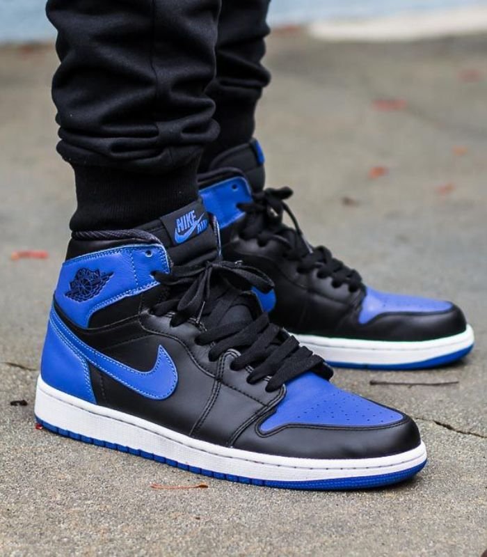 Air-Jordan-1-Mid-Royal-2020-554724-068-1.jpg