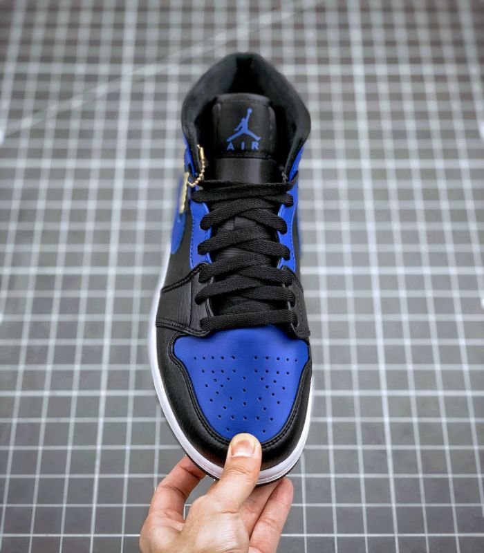 Air-Jordan-1-Mid-Royal-2020-554724-068-3.jpg