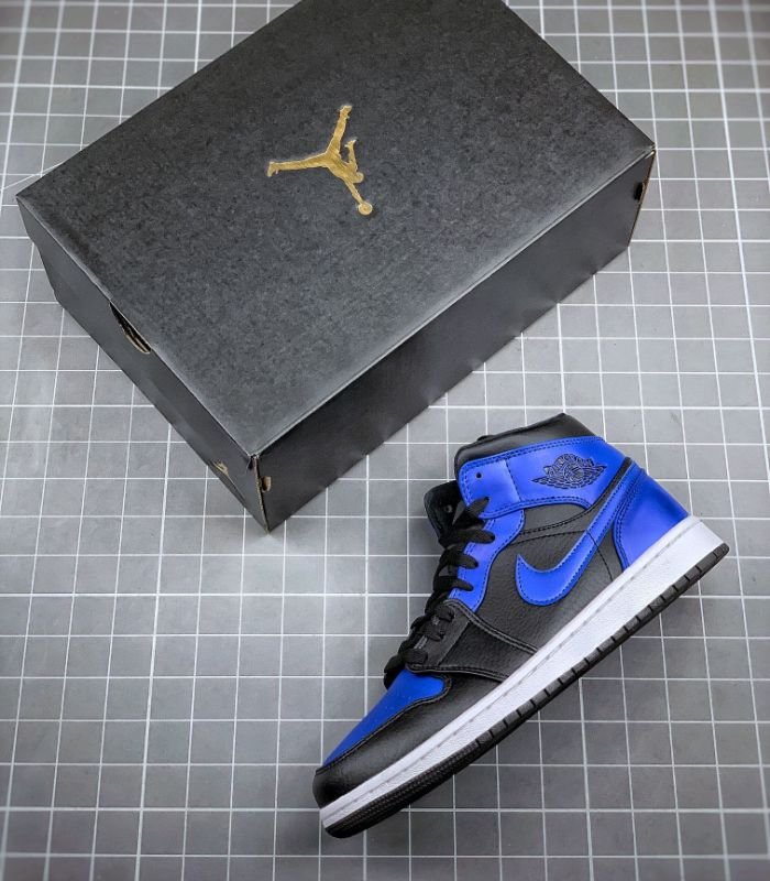Air-Jordan-1-Mid-Royal-2020-554724-068-4.jpg