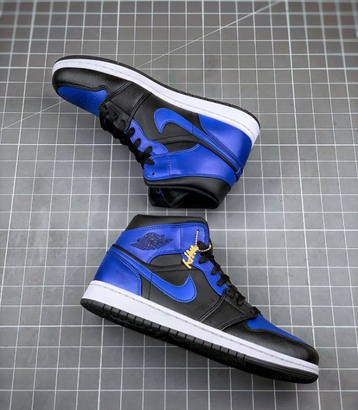 Air-Jordan-1-Mid-Royal-2020-554724-068-5.jpg