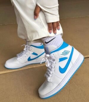 Air Jordan 1 Mid UNC Womens