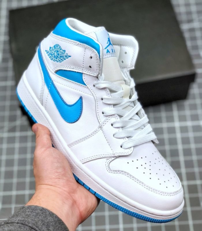 Air-Jordan-1-Mid-UNC-Womens-BQ6472-114-2.jpg