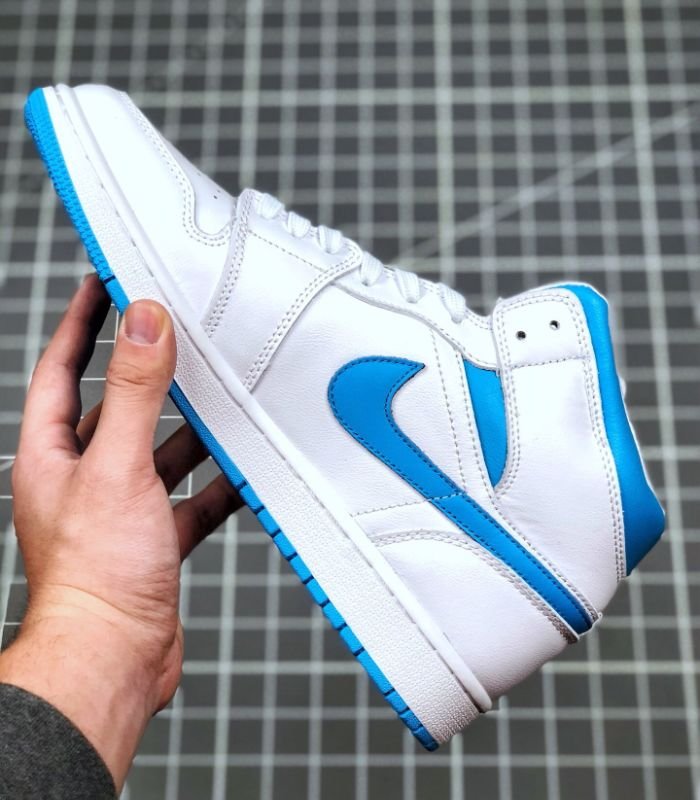 Air-Jordan-1-Mid-UNC-Womens-BQ6472-114-3.jpg
