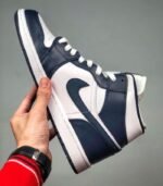 Air-Jordan-1-Mid-White-Metallic-Gold-Obsidian-554724-174-4.jpg