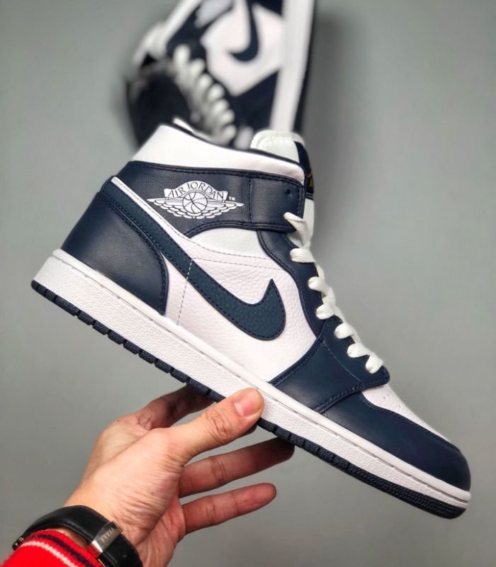 Air-Jordan-1-Mid-White-Metallic-Gold-Obsidian-554724-174-5.jpg