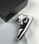 Air-Jordan-1-Mid-White-Shadow-554724-073-3.jpg