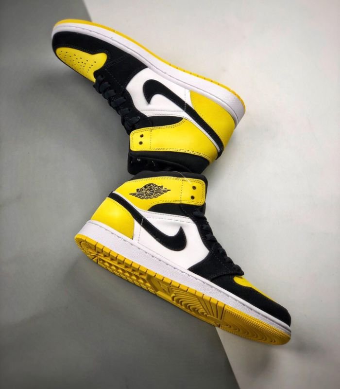 Air-Jordan-1-Mid-Yellow-Toe-Black-852542-071-5.jpg