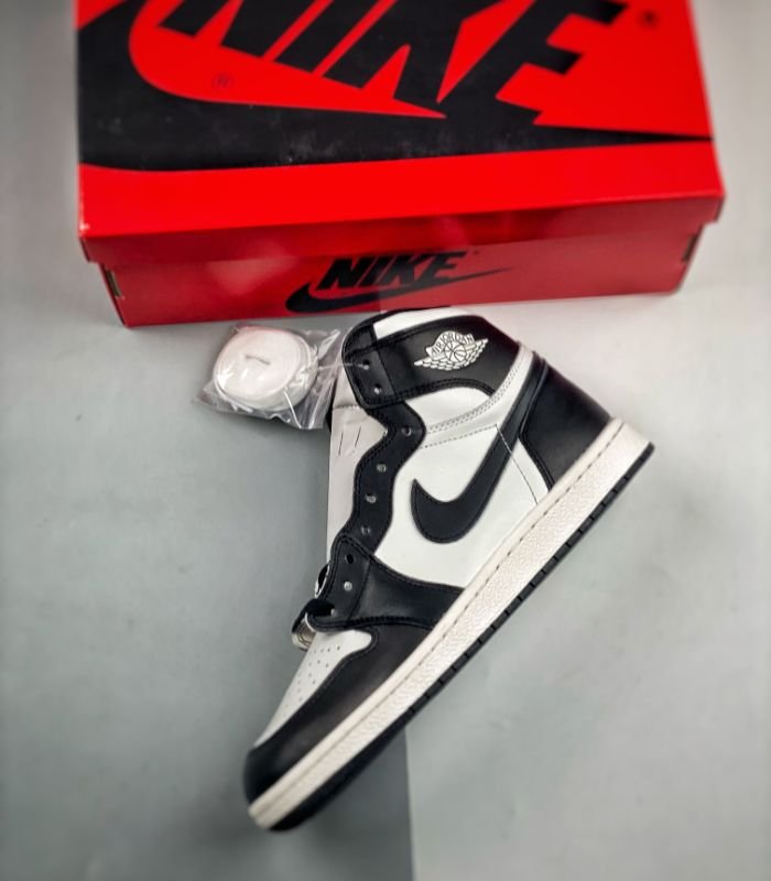 Air-Jordan-1-Retro-High-85-Black-White-2026-BQ4422-001.jpg