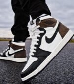 Air-Jordan-1-Retro-High-Dark-Mocha-555088-105-1.jpg