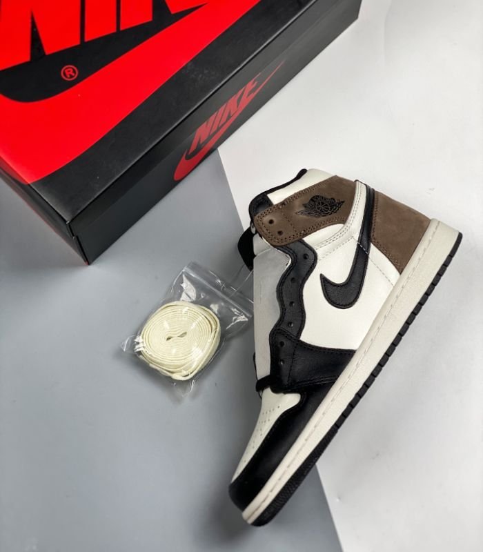 Air-Jordan-1-Retro-High-Dark-Mocha-555088-105-3.jpg
