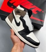 Air-Jordan-1-Retro-High-Dark-Mocha-555088-105-6.jpg