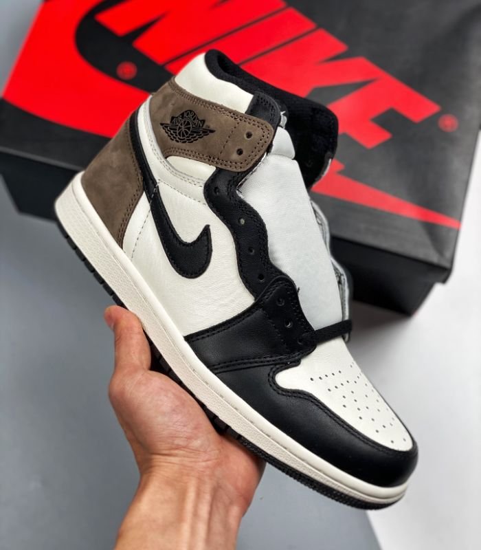Air-Jordan-1-Retro-High-Dark-Mocha-555088-105-6.jpg