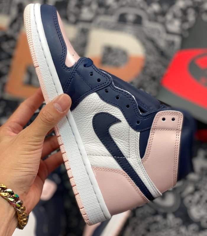 Air-Jordan-1-Retro-High-OG-Atmosphere-Womens-DD9335-641-4.jpg