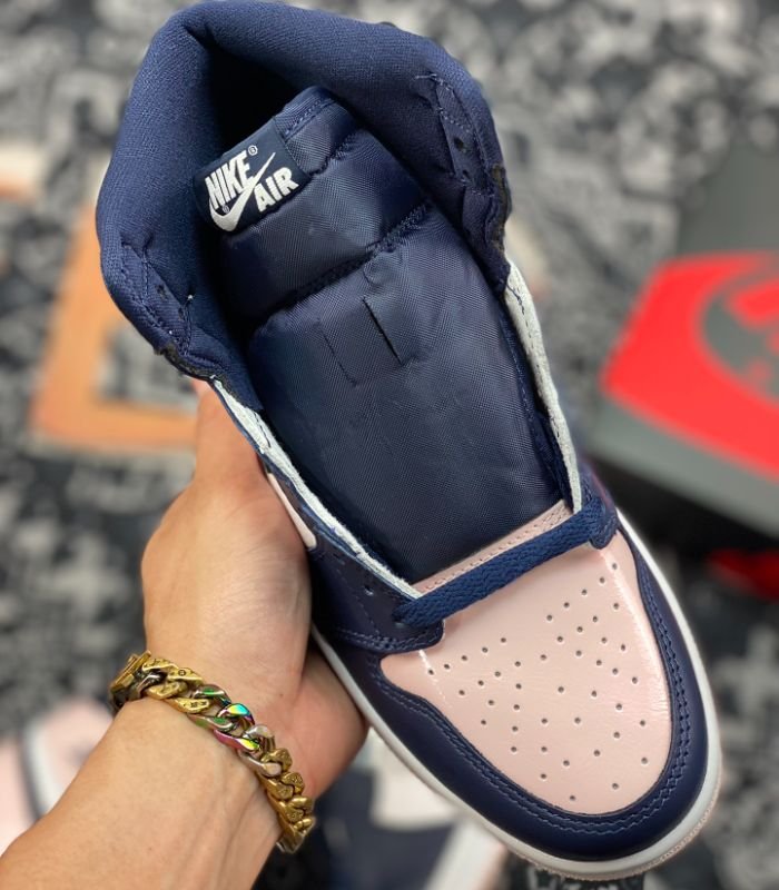 Air-Jordan-1-Retro-High-OG-Atmosphere-Womens-DD9335-641-6.jpg