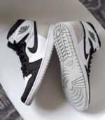 Air-Jordan-1-Retro-High-OG-Bleached-Coral-555088-108-2.jpg