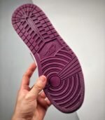 Air-Jordan-1-Retro-High-OG-Bordeaux-555088-611-5.jpg