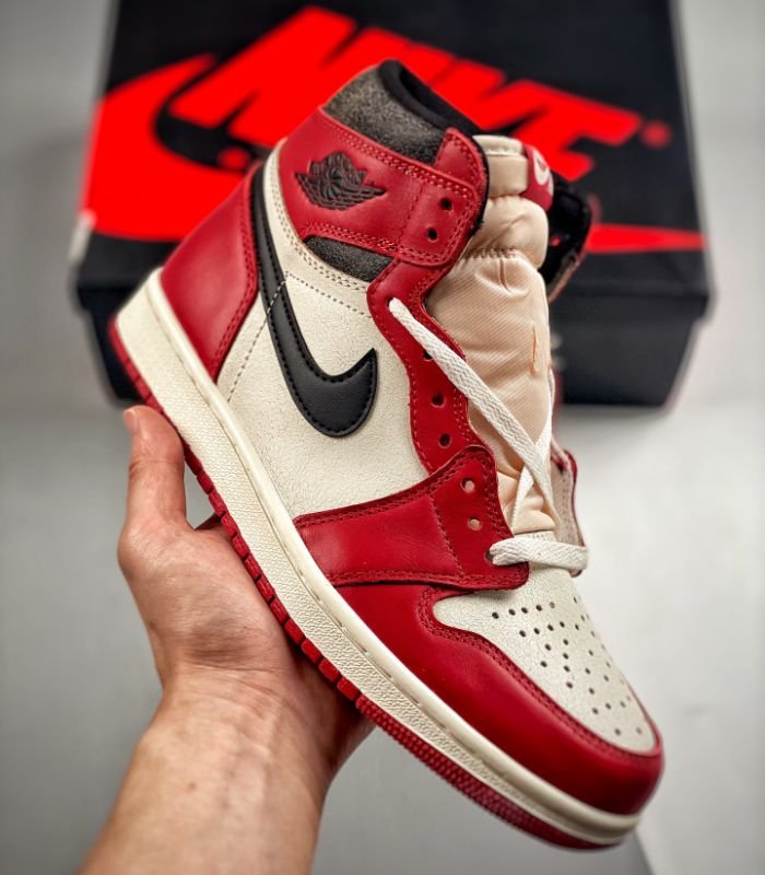 Air-Jordan-1-Retro-High-OG-Chicago-Lost-and-Found-DZ5485-612-2.jpg