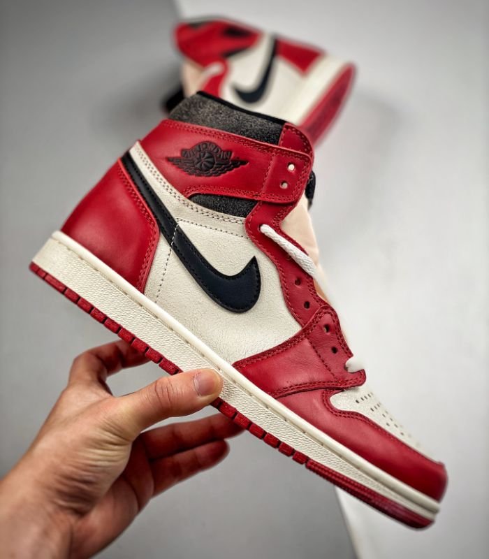 Air-Jordan-1-Retro-High-OG-Chicago-Lost-and-Found-DZ5485-612-3.jpg