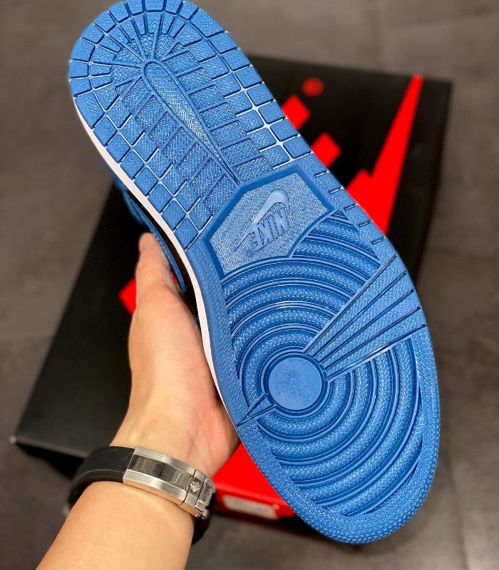 Air-Jordan-1-Retro-High-OG-Dark-Marina-Blue-555088-404-6