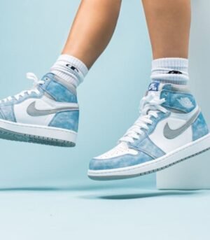 Air Jordan 1 Retro High OG Hyper Royal