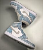 Air-Jordan-1-Retro-High-OG-Hyper-Royal-555088-402-4