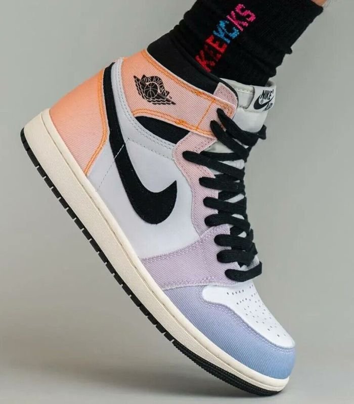 Air-Jordan-1-Retro-High-OG-Skyline-DX0054-805-1