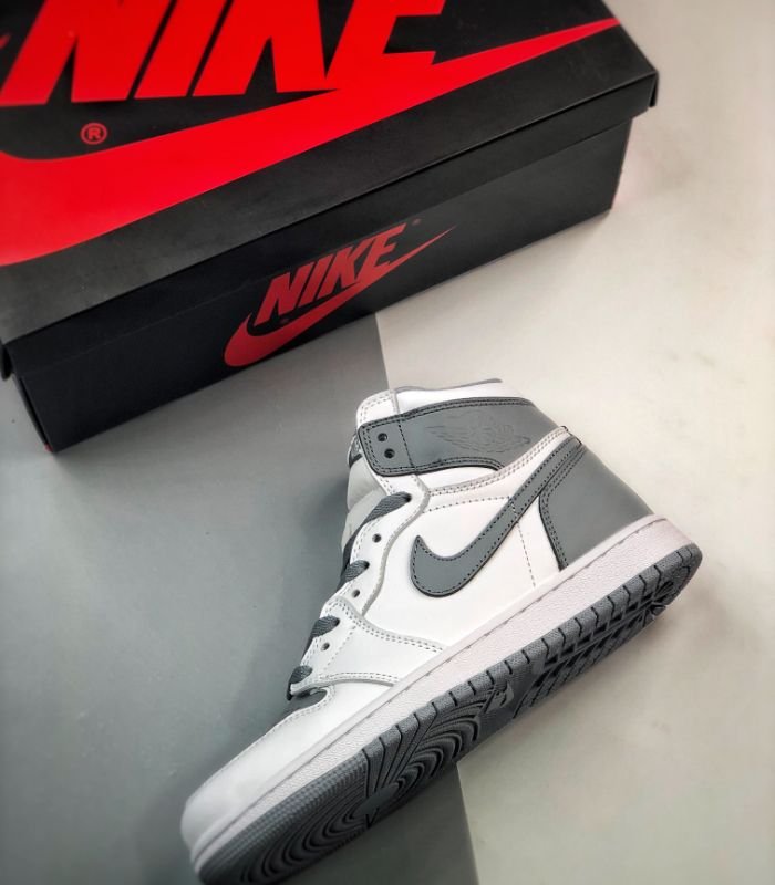 Air-Jordan-1-Retro-High-OG-Stealth-555088-037-4