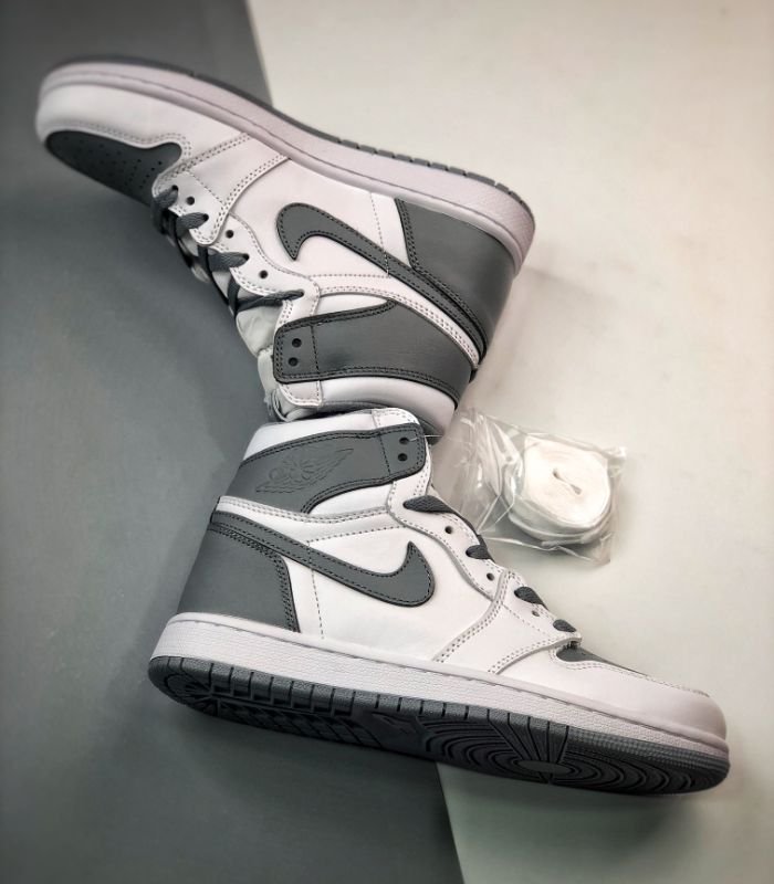 Air-Jordan-1-Retro-High-OG-Stealth-555088-037-5