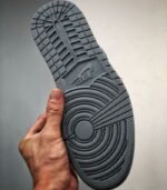 Air-Jordan-1-Retro-High-OG-Stealth-555088-037-6