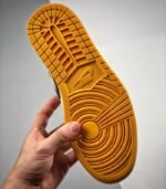 Air-Jordan-1-Retro-High-OG-Taxi-555088-711-6