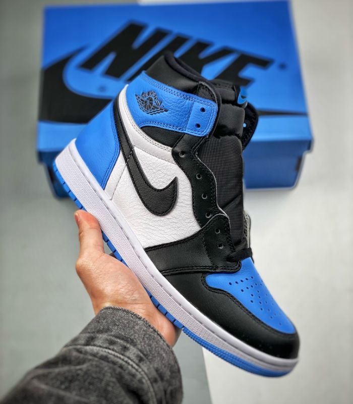 Air-Jordan-1-Retro-High-OG-UNC-Toe-DZ5485-400-2