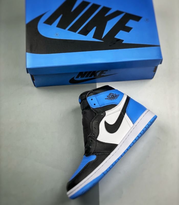 Air-Jordan-1-Retro-High-OG-UNC-Toe-DZ5485-400-4