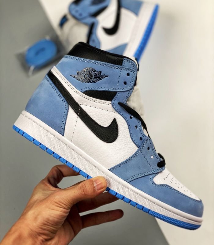 Air-Jordan-1-Retro-High-OG-University-Blue-555088-134-3