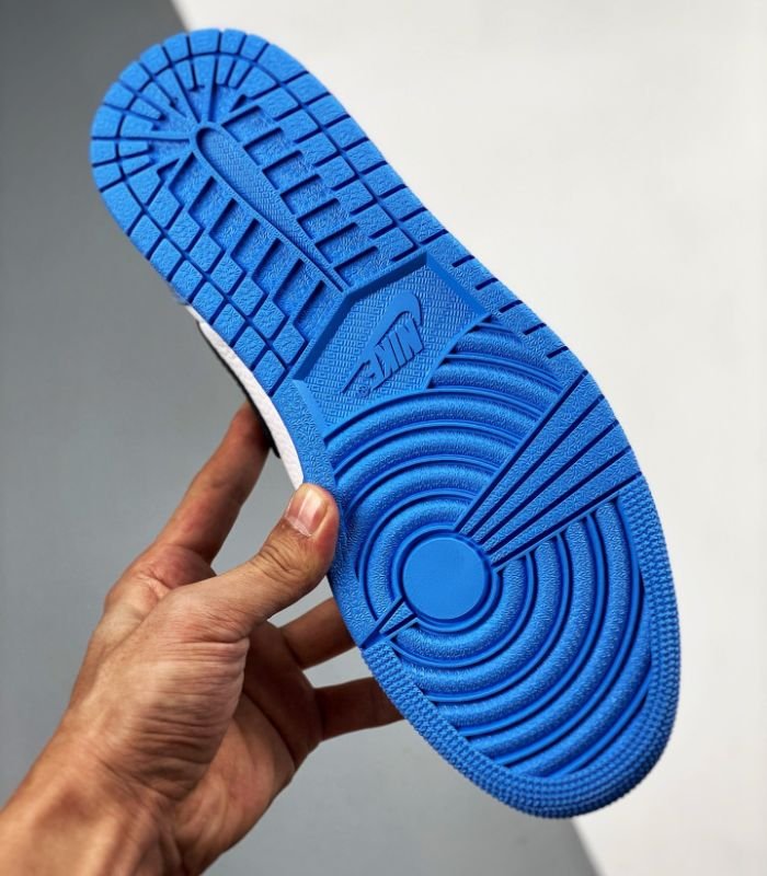 Air-Jordan-1-Retro-High-OG-University-Blue-555088-134-5
