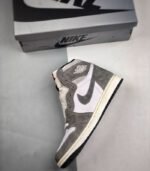 Air-Jordan-1-Retro-High-OG-Washed-Black-DZ5485-051-4