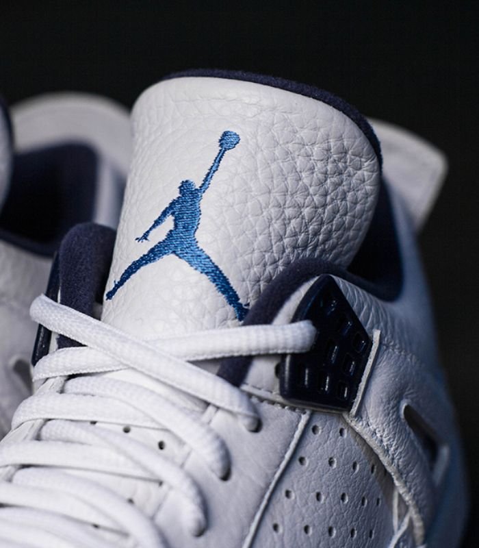Air-Jordan-4-Columbia-Retro-2015-joli-cliche-3.jpg