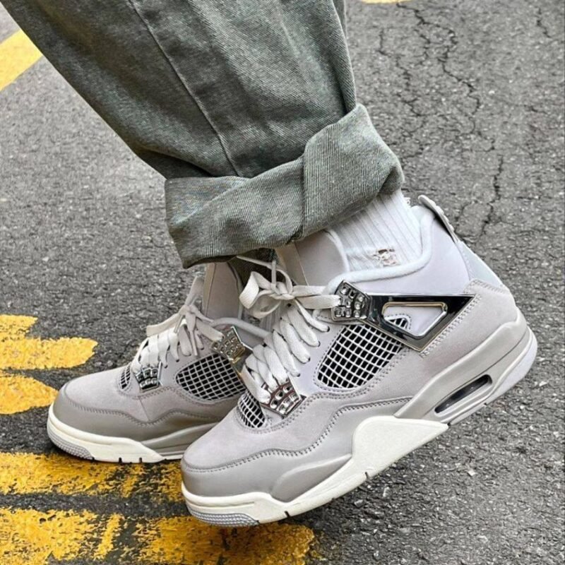 Air-Jordan-4-Retro-Frozen-Moments-AQ9129-001-1.jpg