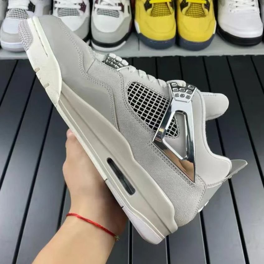 Air-Jordan-4-Retro-Frozen-Moments-AQ9129-001-6.jpg