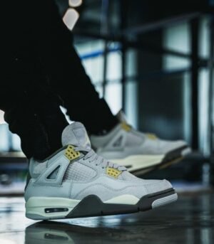 Air Jordan 4 SE Craft Photon Dust