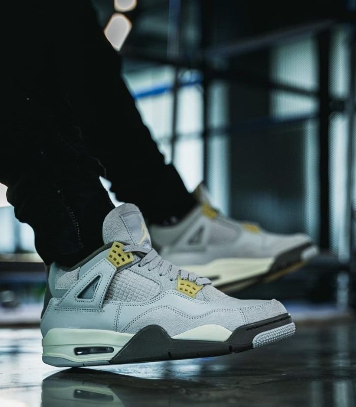 Air-Jordan-4-Retro-SE-Craft-Photon-Dust-DV3742-021-1.jpg