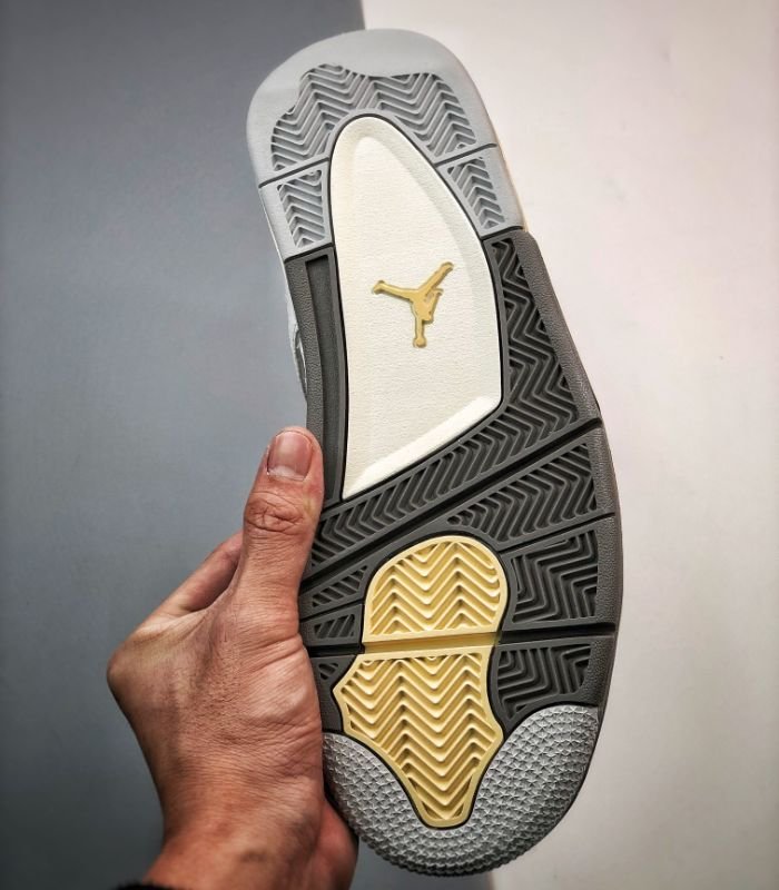 Air-Jordan-4-Retro-SE-Craft-Photon-Dust-DV3742-021-6.jpg