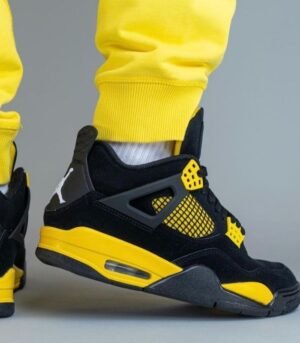 Air Jordan 4 Thunder (2023)